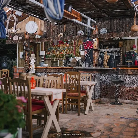 Keshtjella Syni Zi - Bujtine 3*