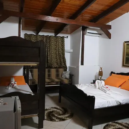 Hotel Keshtjella Syni Zi - Bujtine 3*