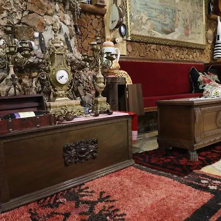 Keshtjella Syni Zi - Bujtine Hotel
