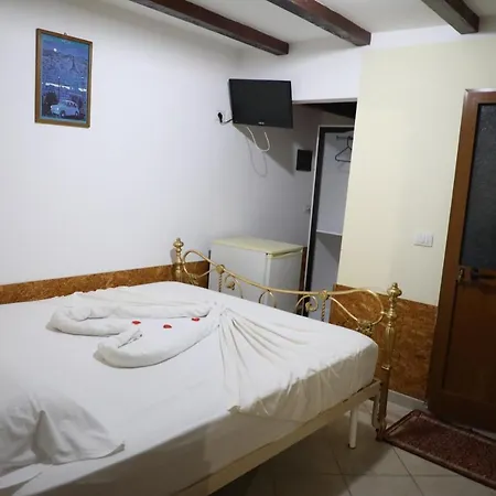 Keshtjella Syni Zi - Bujtine Hotel Shëngjin