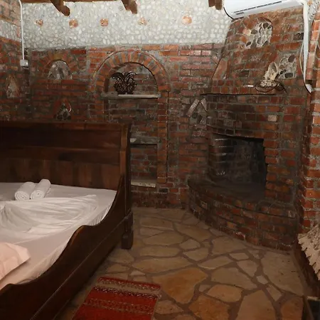 Hotel Keshtjella Syni Zi - Bujtine 3*