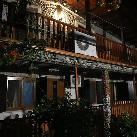 Keshtjella Syni Zi - Bujtine Hotell 3*
