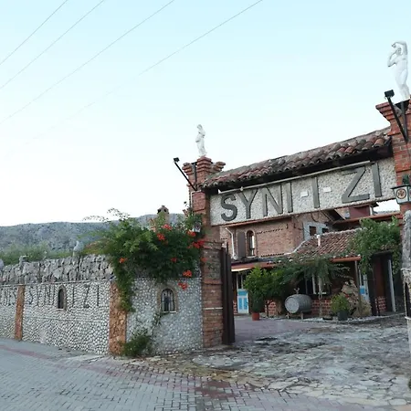 Keshtjella Syni Zi - Bujtine 3* Shëngjin