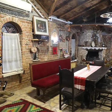 Keshtjella Syni Zi - Bujtine Shëngjin