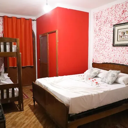 Keshtjella Syni Zi - Bujtine Hotel 3*