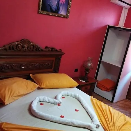 Keshtjella Syni Zi - Bujtine Hotel 3*