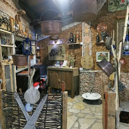 Hotel Keshtjella Syni Zi - Bujtine