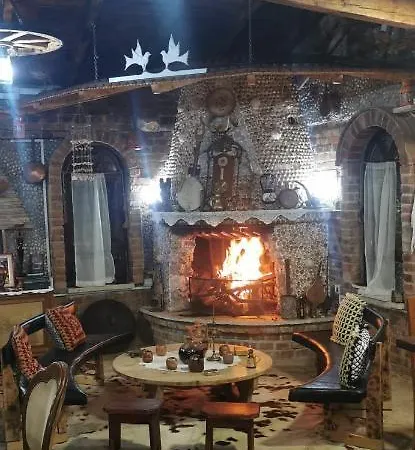 Hotel Keshtjella Syni Zi - Bujtine 3*