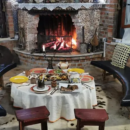 Hotel Keshtjella Syni Zi - Bujtine