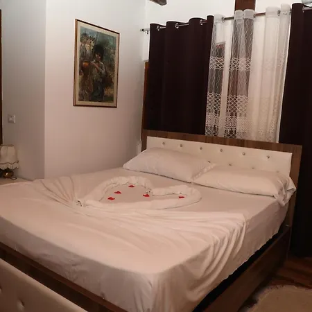 Hotel Keshtjella Syni Zi - Bujtine 3*