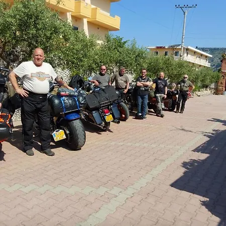 Keshtjella Syni Zi - Bujtine Hotell 3*