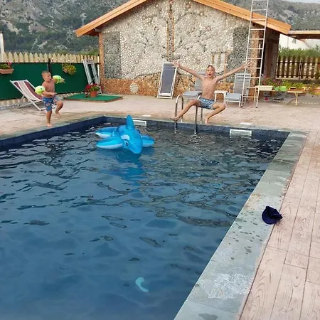 Hotel Keshtjella Syni Zi - Bujtine 3*