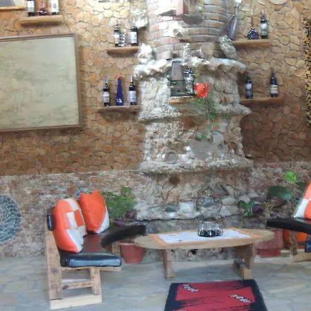 Hotel Keshtjella Syni Zi - Bujtine