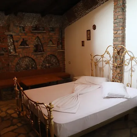 Hotel Keshtjella Syni Zi - Bujtine 3*