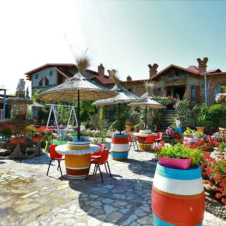 Hotel Keshtjella Syni Zi - Bujtine 3*