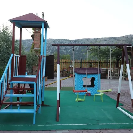 Keshtjella Syni Zi - Bujtine فندق 3*