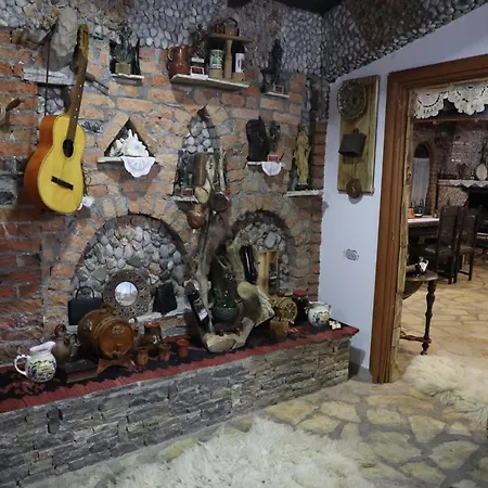 Keshtjella Syni Zi - Bujtine Shëngjin